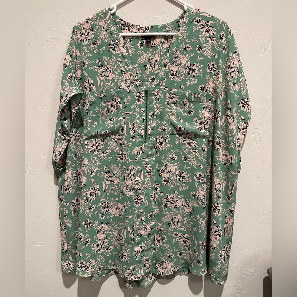 PRICE DROP! Torrid short sleeve zip front green & pink floral top size 3